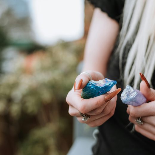 L&rsquo;opalite réduit-elle vraiment l&rsquo;anxiété et le stress ?