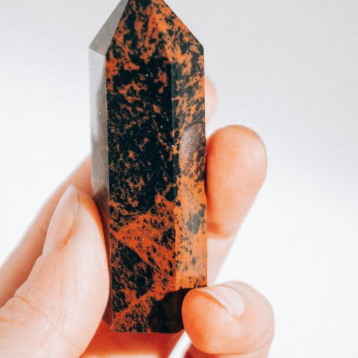 Quels sont les vrais effets d&rsquo;un pendentif en obsidienne ?