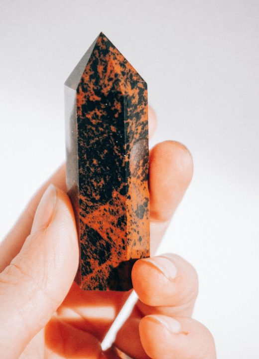 Quels sont les vrais effets d&rsquo;un pendentif en obsidienne ?