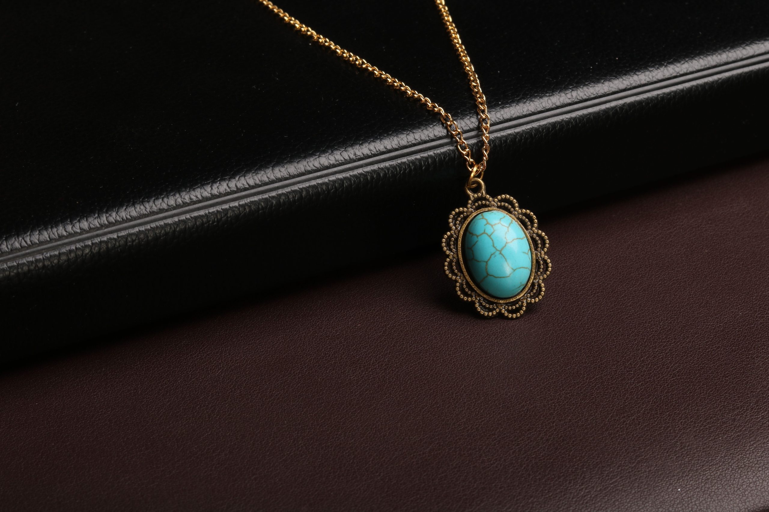 Qu&rsquo;apporte vraiment un pendentif en pierre turquoise ?
