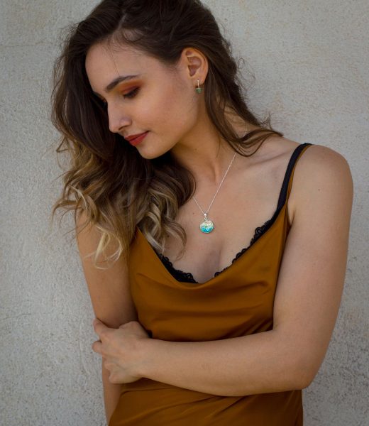 Pourquoi porter un pendentif chrysocolle au quotidien ?