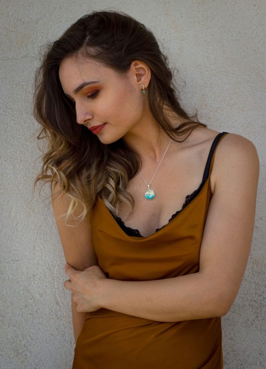 Pourquoi porter un pendentif chrysocolle au quotidien ?