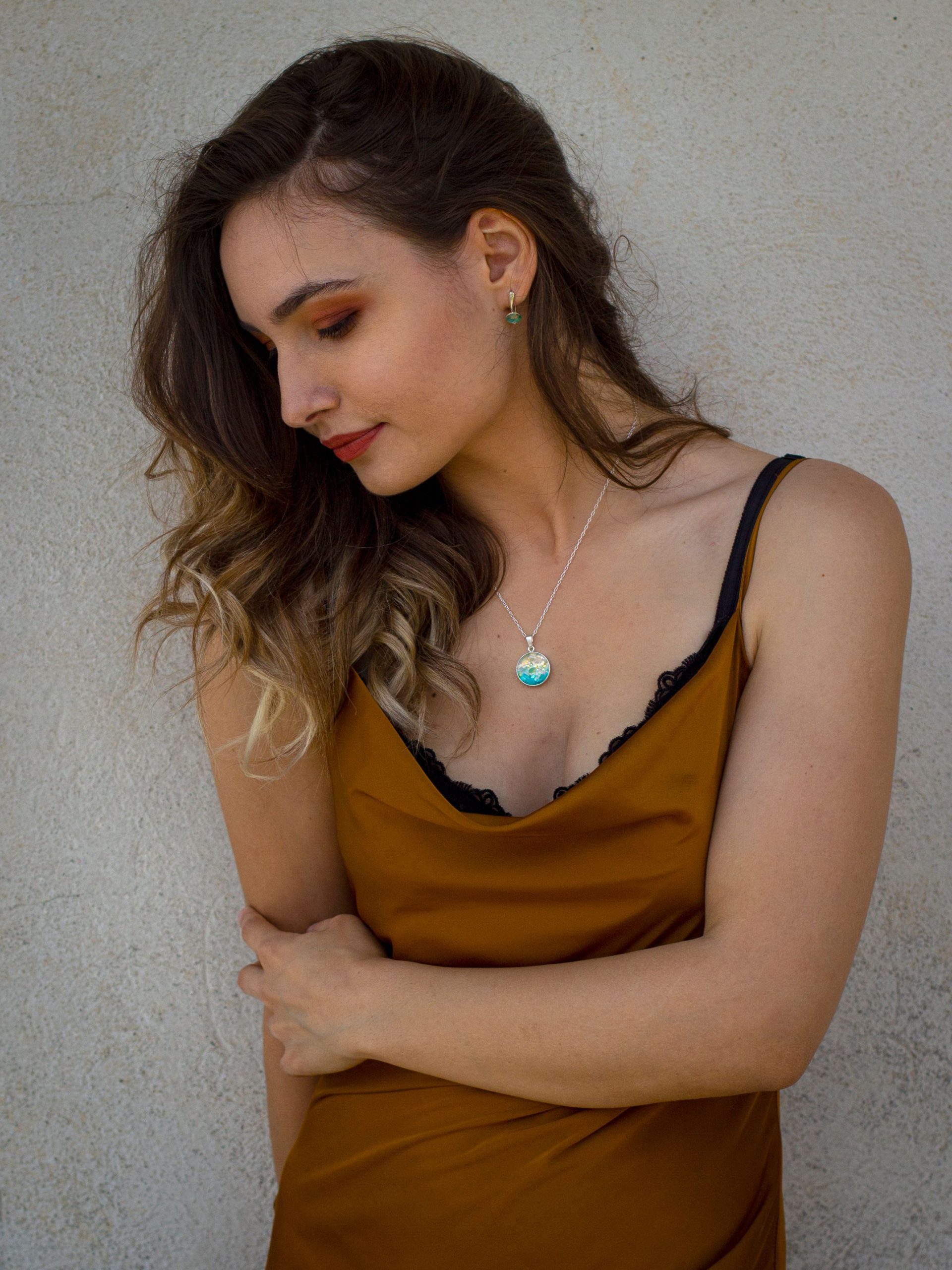 Pourquoi porter un pendentif chrysocolle au quotidien ?