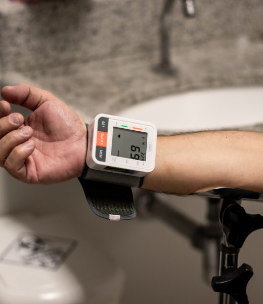 Le bracelet de contrôle réduit-il vraiment la récidive ?