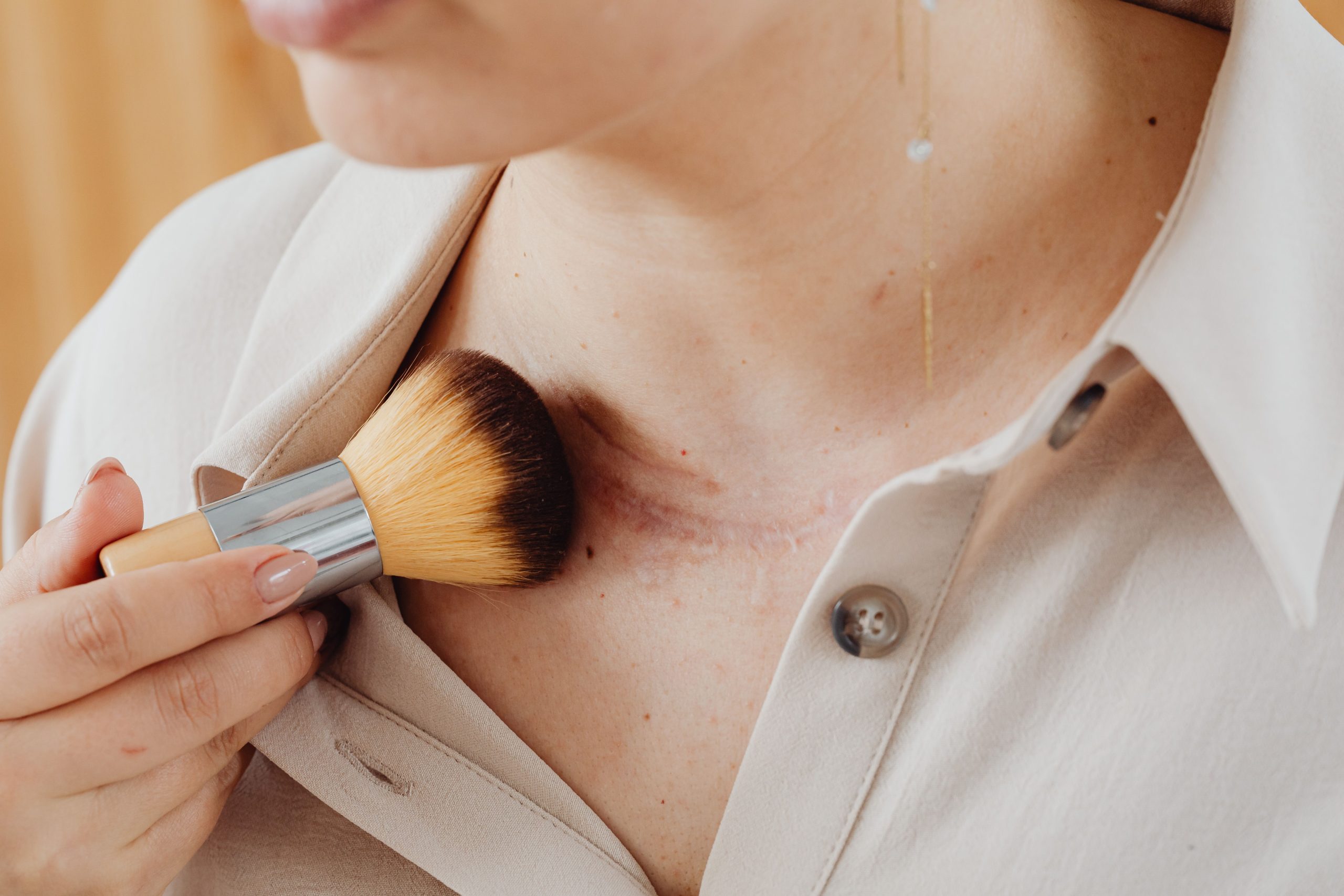 Pinceau maquillage estompe cicatrices aspect naturel