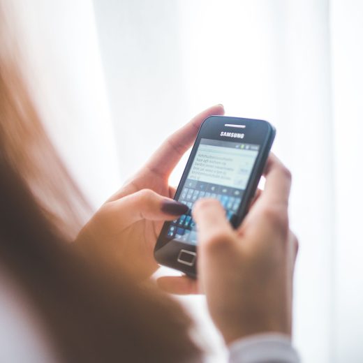 Comment reprendre contact après un long silence sans gaffe ?