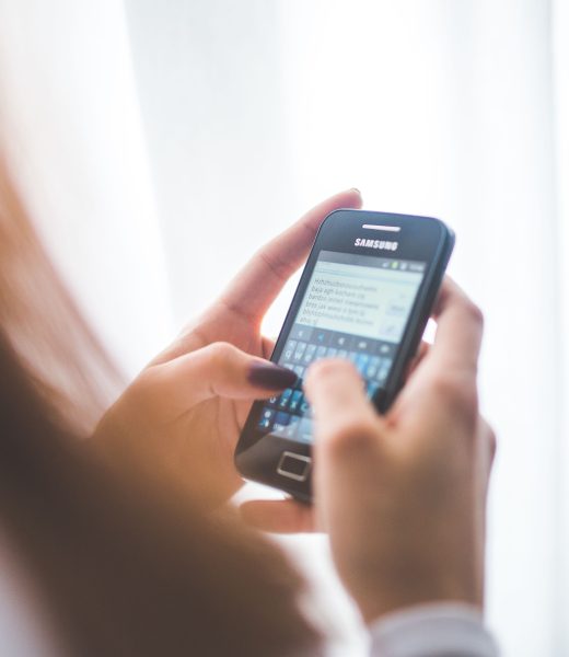 Comment reprendre contact après un long silence sans gaffe ?