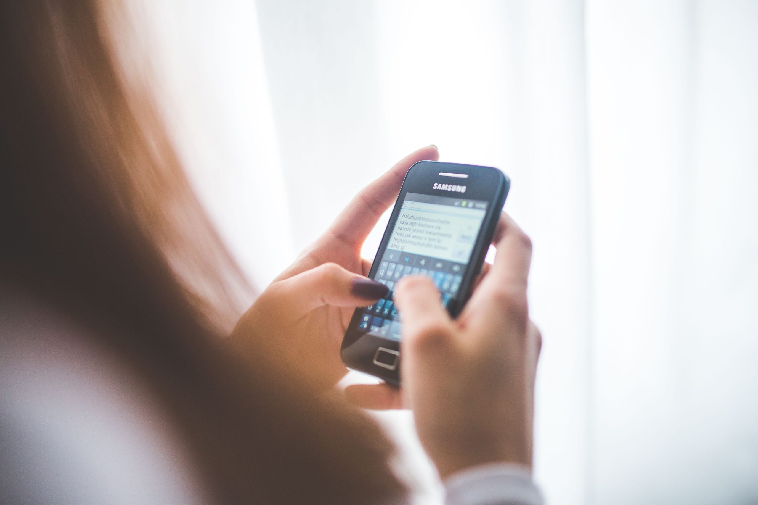 Comment reprendre contact après un long silence sans gaffe ?