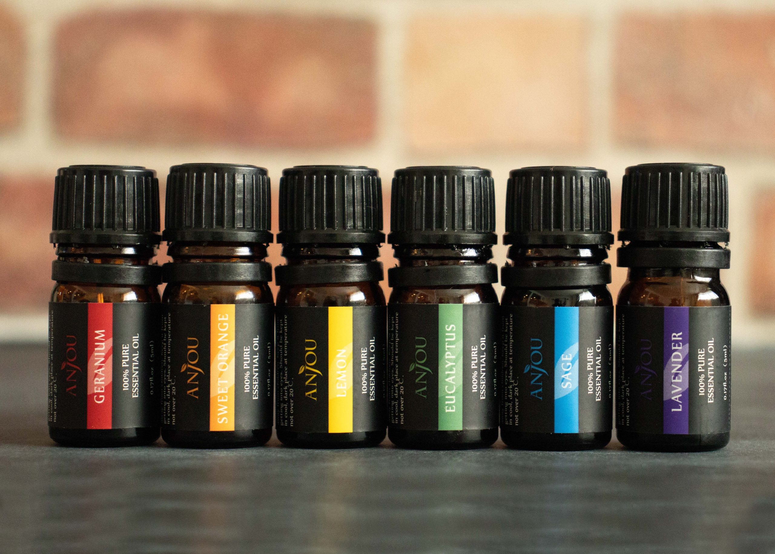 Six flacons huiles essentielles aromatherapie