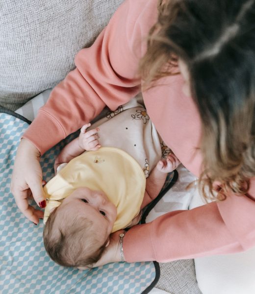Bébé secoué jusqu&rsquo;à quel âge le risque reste réel ?