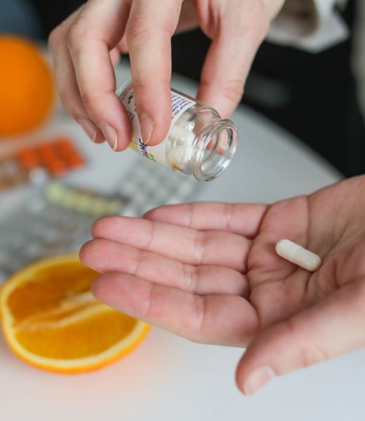 Quand prendre la vitamine C : matin, soir ou pendant le repas ?